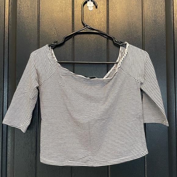 Off Shoulder Crop Top - Picture 1 of 4